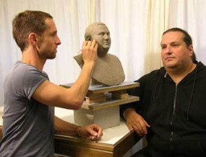 Roland Aebi bei der Arbeit in seinem Atelier